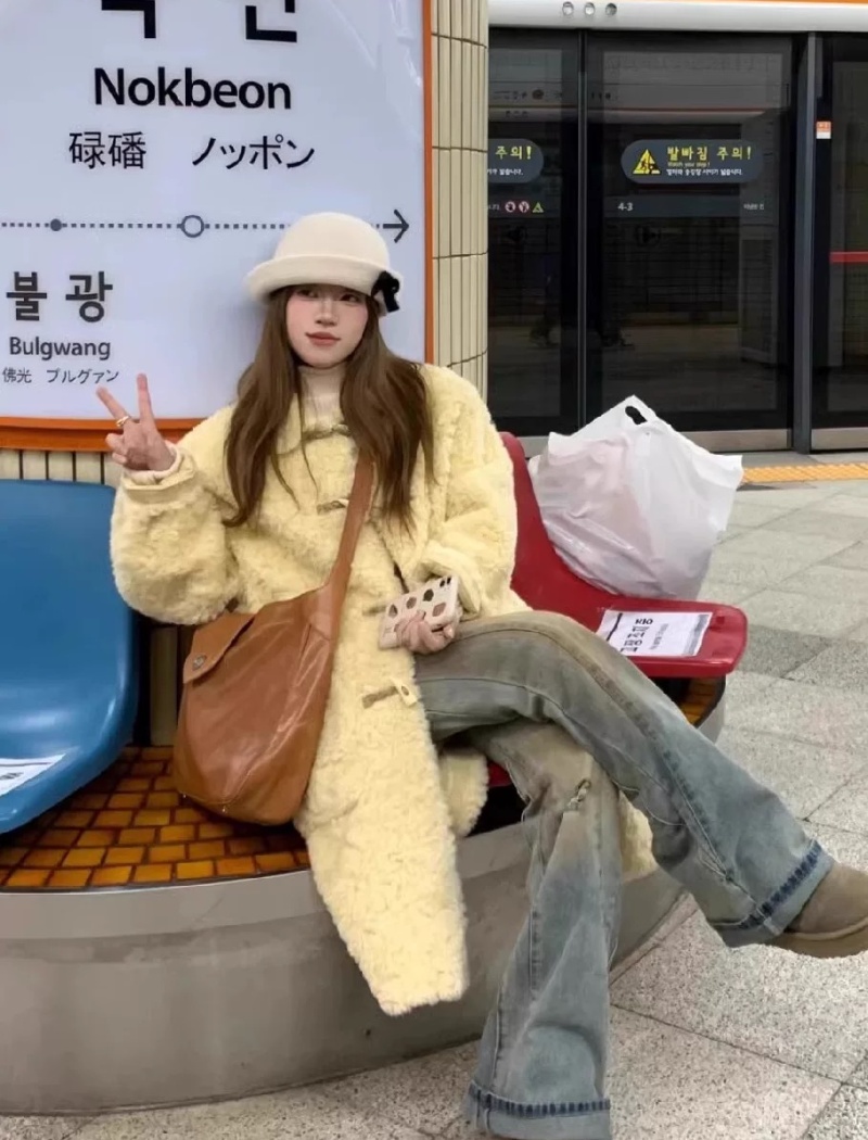 Horn buckle lambs wool coat yellow overcoat for women