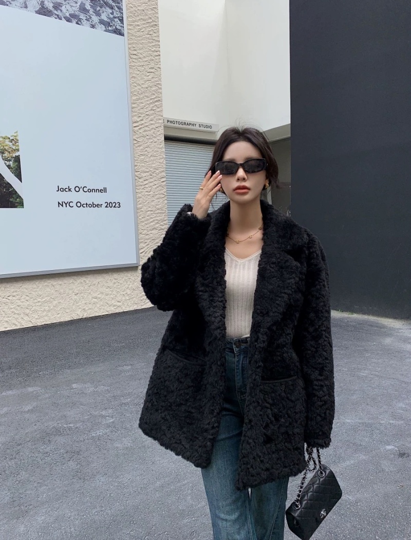 Plus cotton elmo lambs wool lapel black coat for women