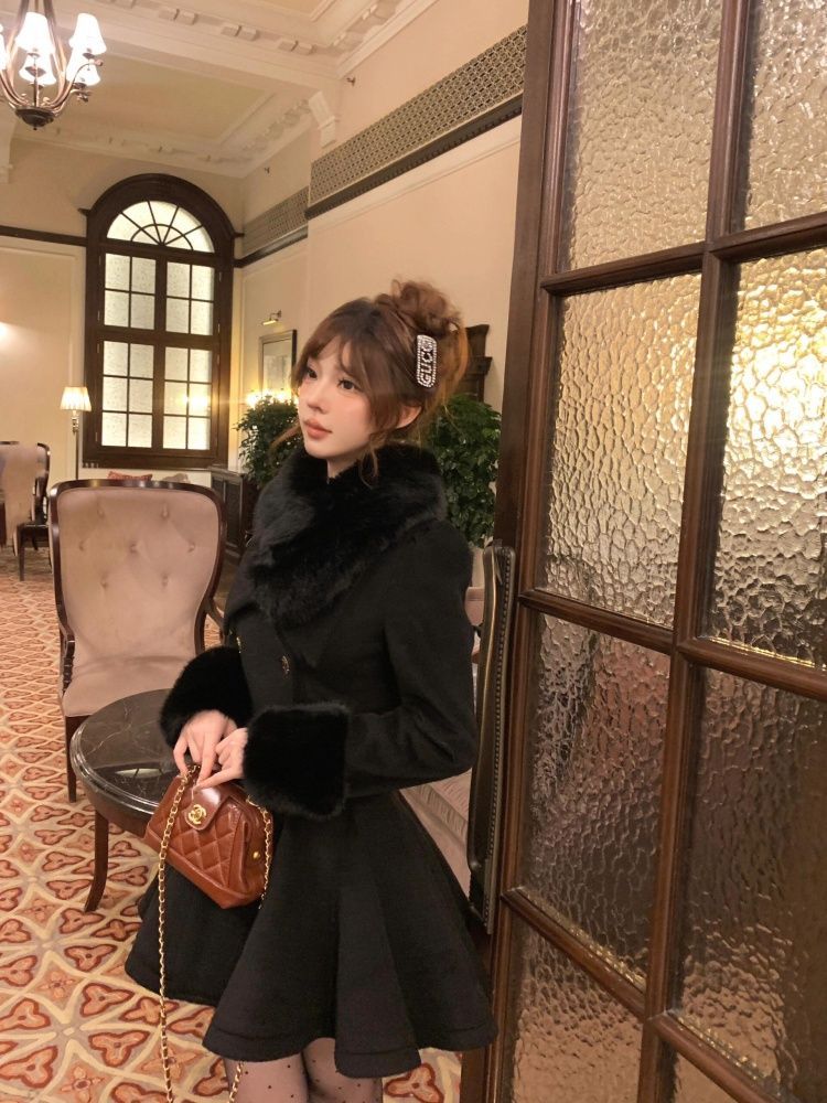 Ladies woolen overcoat wears outside woolen coat