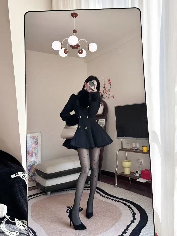 Ladies woolen overcoat wears outside woolen coat