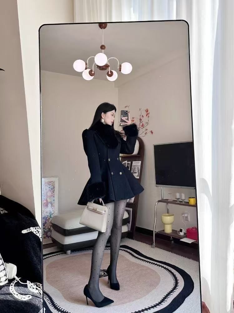 Ladies woolen overcoat wears outside woolen coat