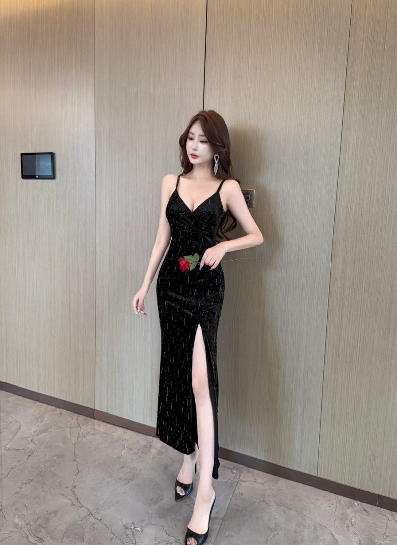 Long tight bottoming golden velvet sling dress