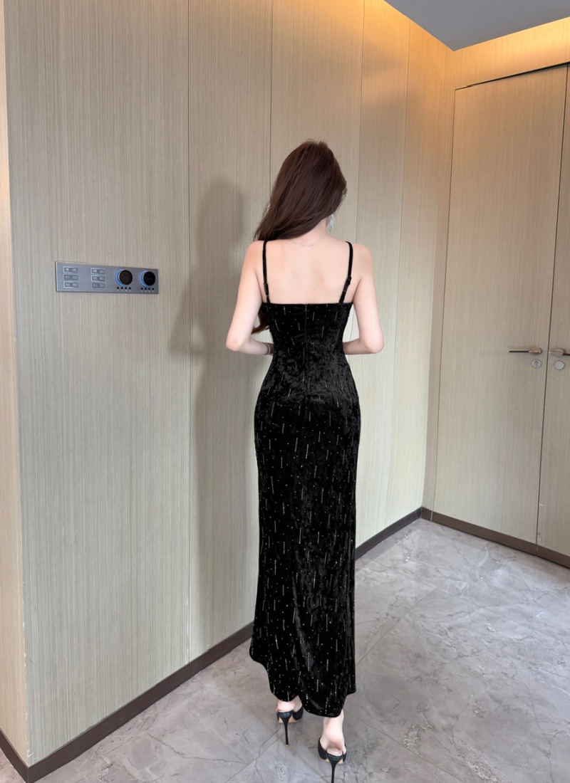 Long tight bottoming golden velvet sling dress