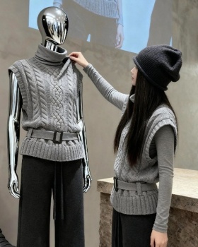 Chanelstyle bottoming shirt waistcoat a set for women