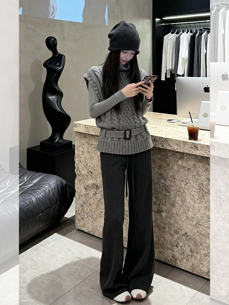 Chanelstyle bottoming shirt waistcoat a set for women