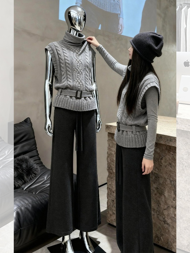 Chanelstyle bottoming shirt waistcoat a set for women