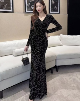 Black slim mermaid package hip winter V-neck dress