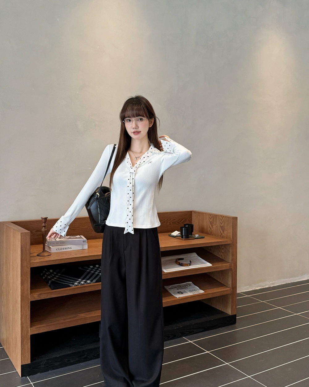 Polka dot collar V-neck white slim long sleeve T-shirt for women