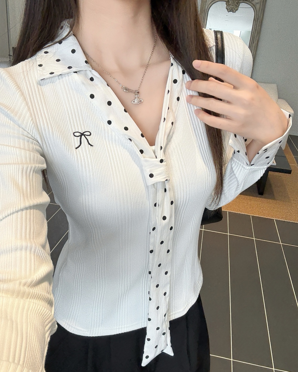 Polka dot collar V-neck white slim long sleeve T-shirt for women