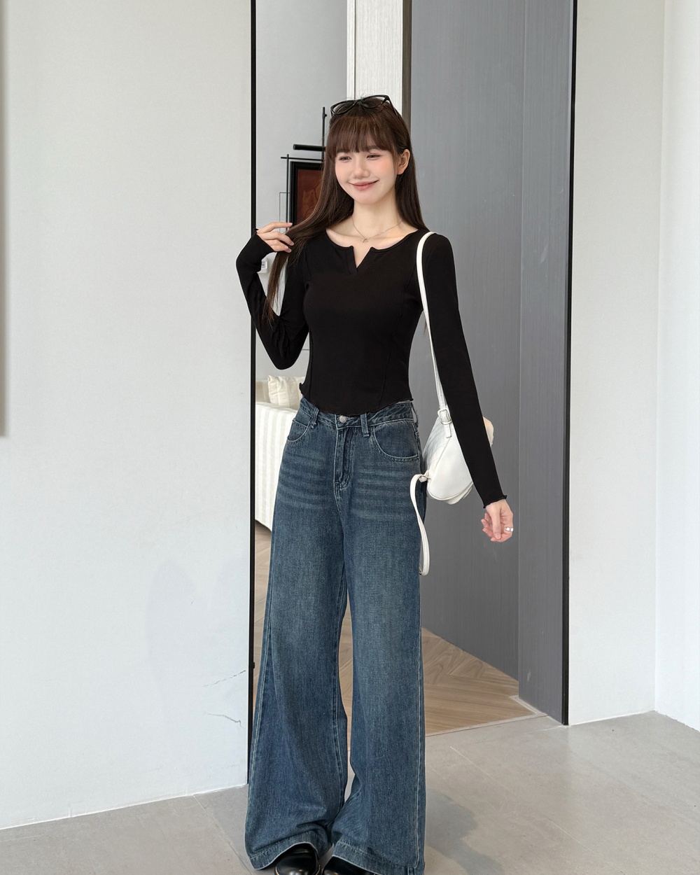 V-neck slim T-shirt inside the ride bottoming shirt for women