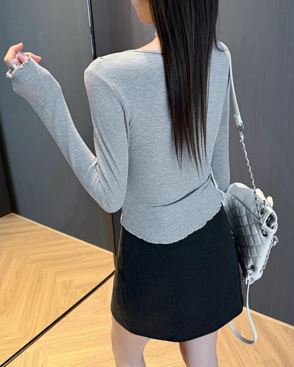 V-neck slim T-shirt inside the ride bottoming shirt for women