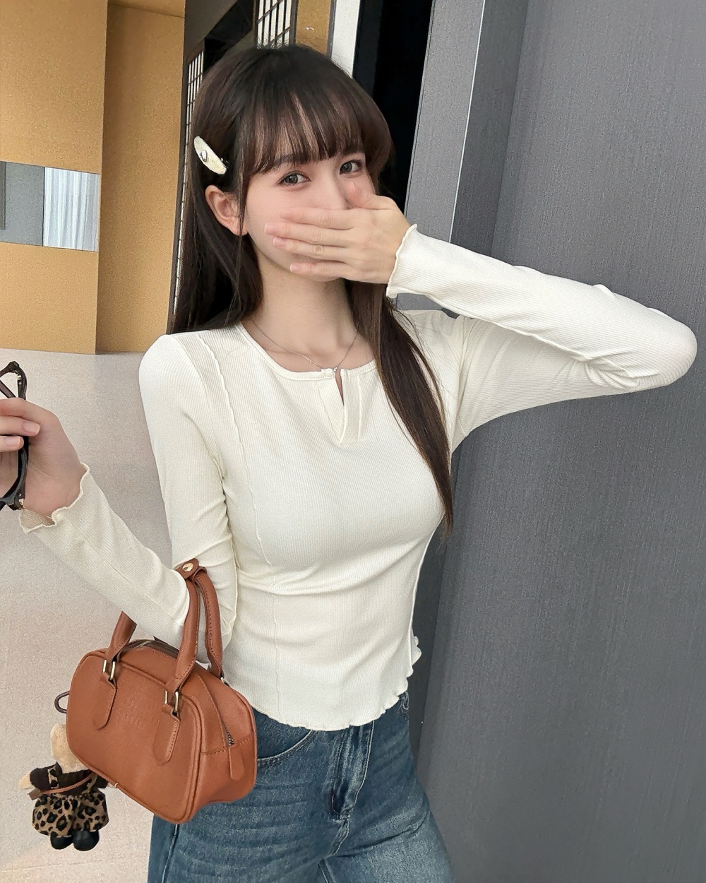 V-neck slim T-shirt inside the ride bottoming shirt for women