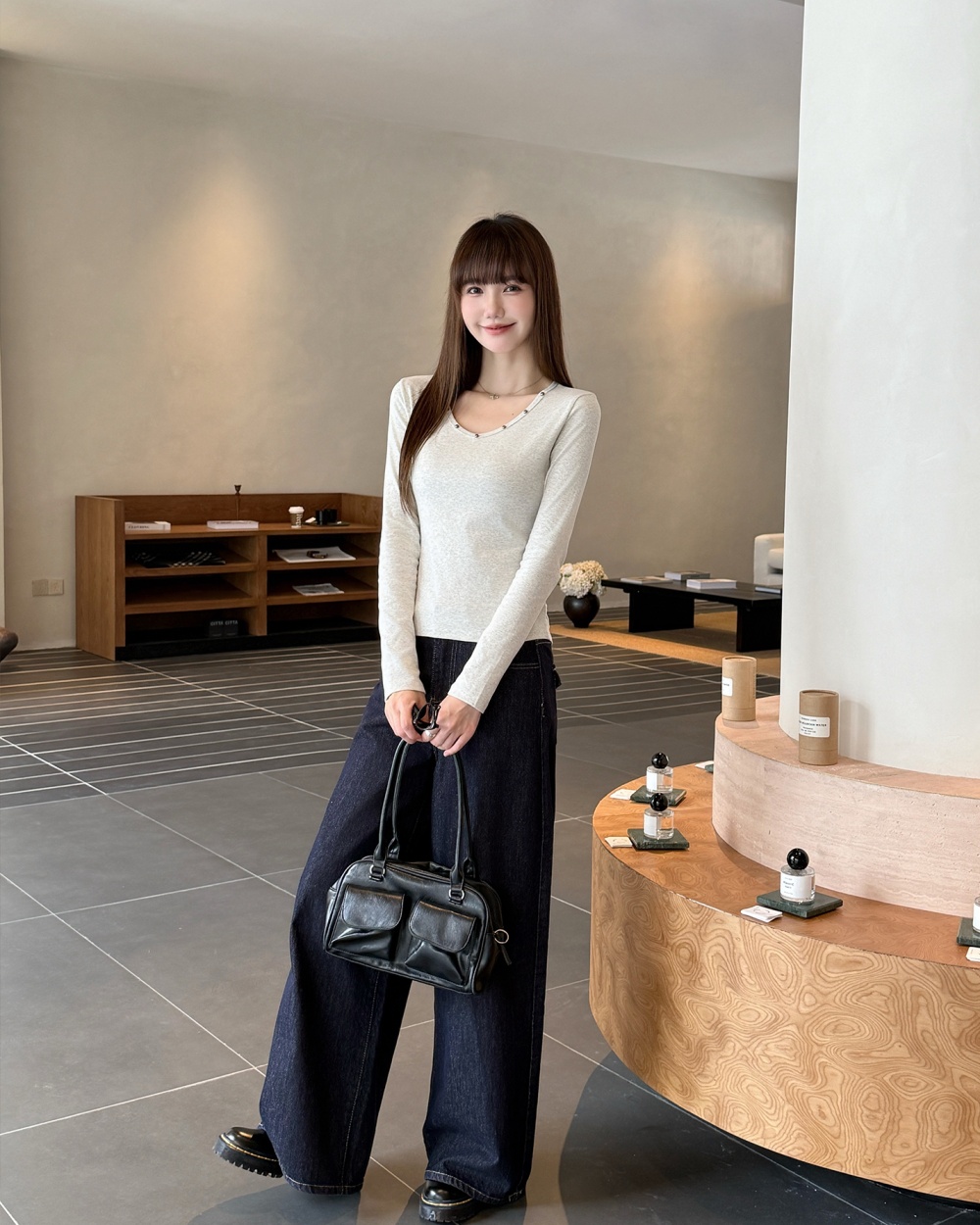 Sloping shoulder bottoming shirt inside the ride T-shirt