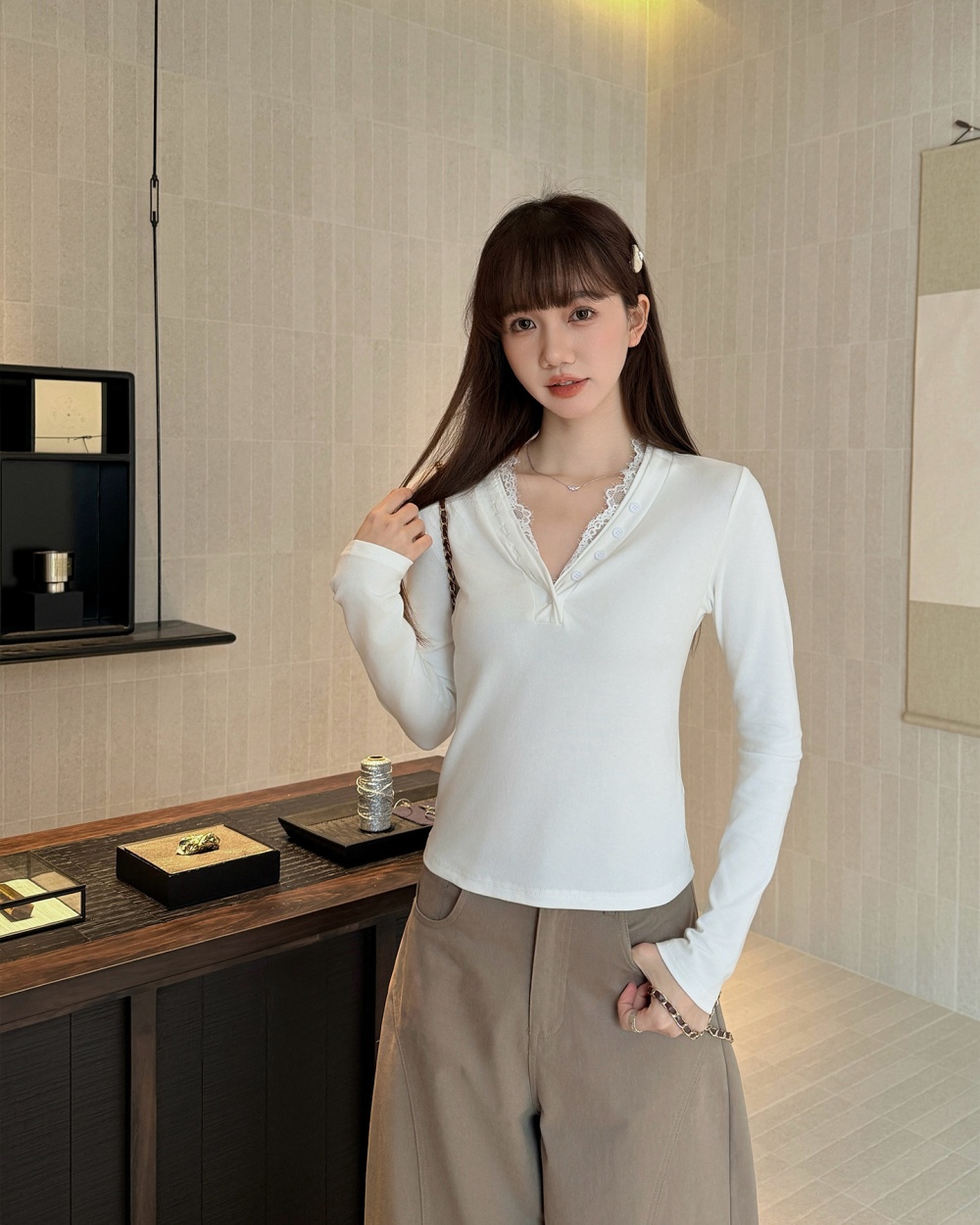 White bottoming shirt lace T-shirt for women