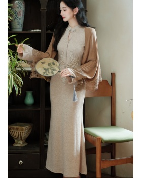 Temperament fashion shawl Chinese style embroidery coat a set