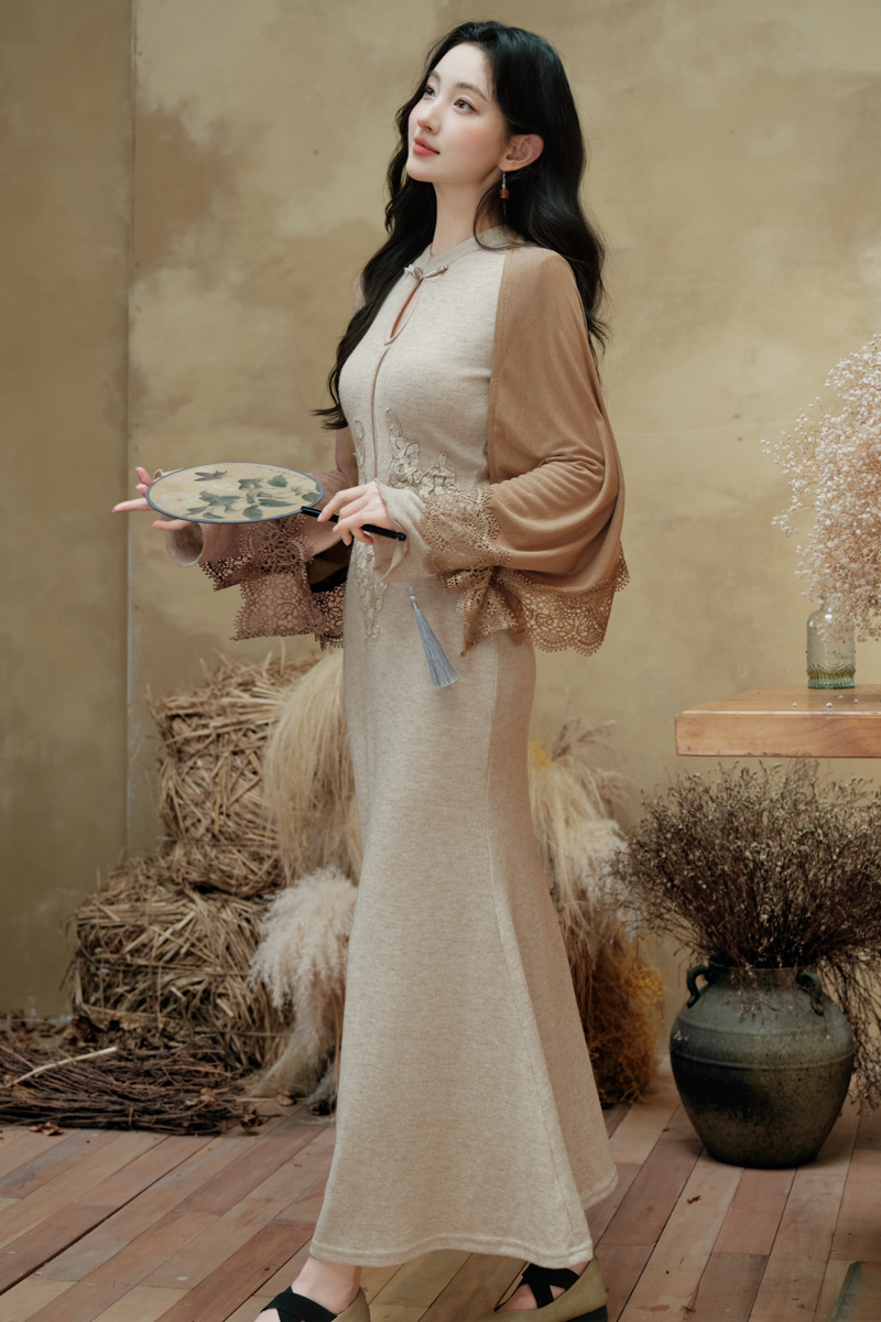 Temperament fashion shawl Chinese style embroidery coat a set