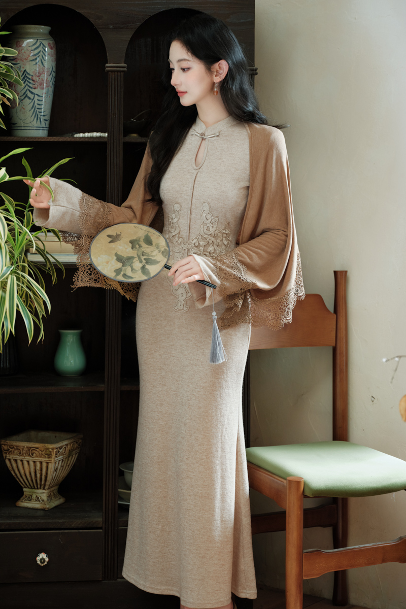 Temperament fashion shawl Chinese style embroidery coat a set