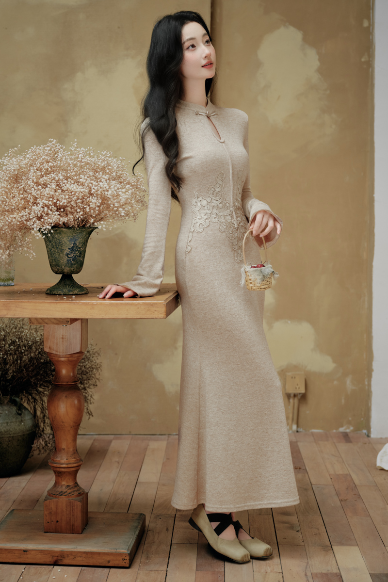 Temperament fashion shawl Chinese style embroidery coat a set