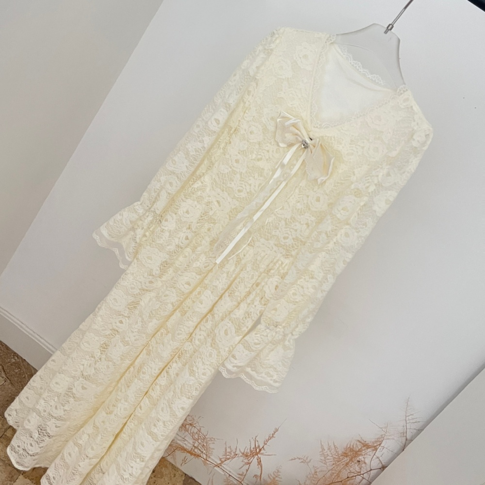 V-neck lace long long sleeve pinched waist dress