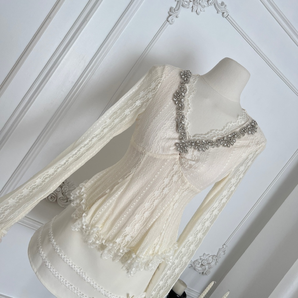 V-neck rhinestone tops lace skirt a set