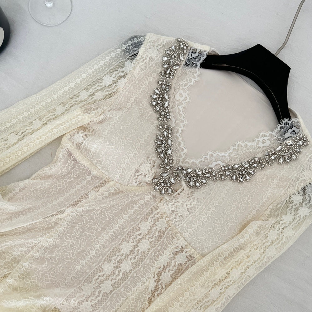 V-neck rhinestone tops lace skirt a set