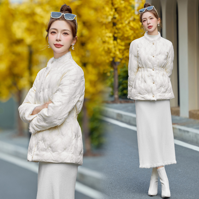 Pinched waist winter duck down embroidery down coat