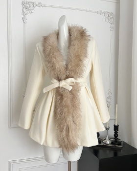 Woolen pinched waist overcoat faux fur white dress