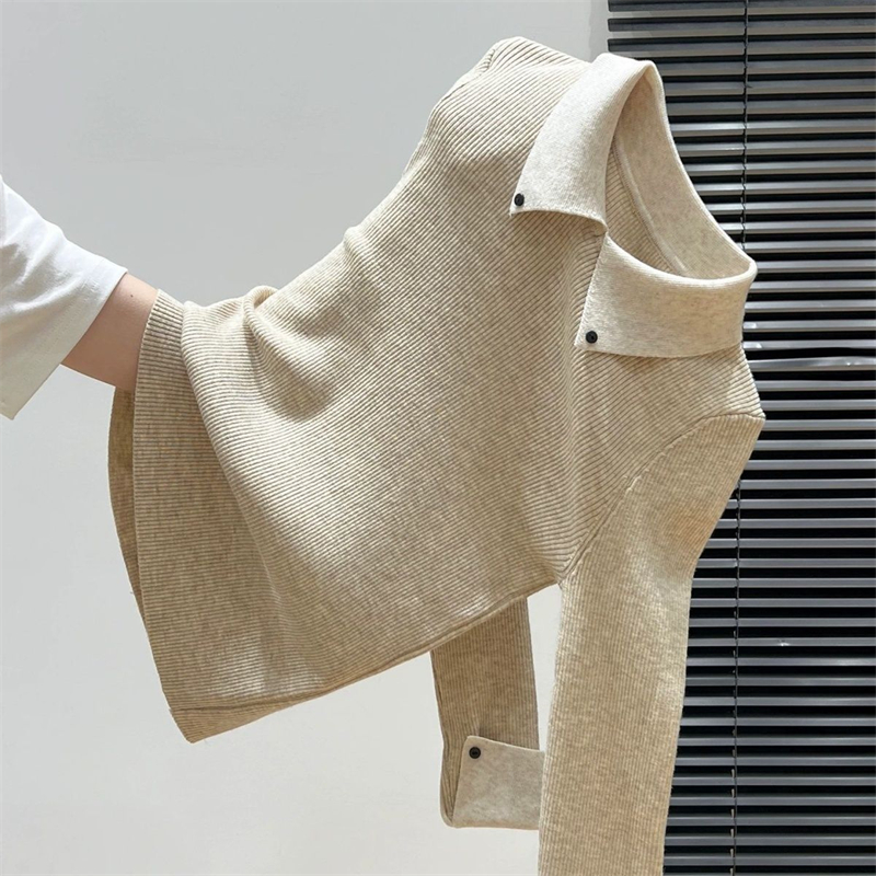 Wears outside sweater bottoming shirt for women