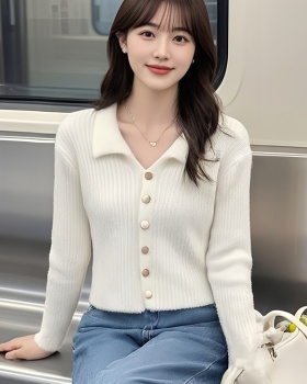 Simple short cardigan knitted sweater