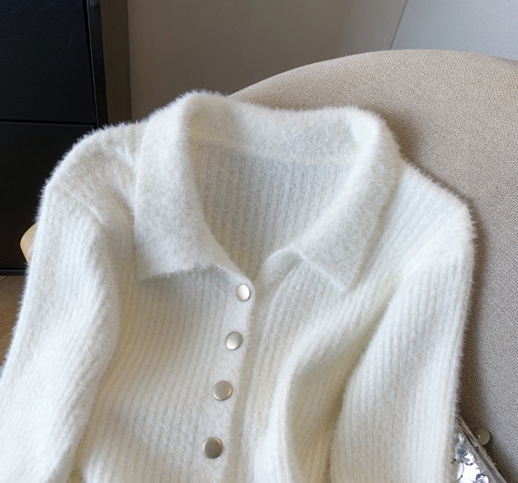 Simple short cardigan knitted sweater