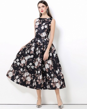 Sleeveless stereoscopic high waist clipping pinched waist dress