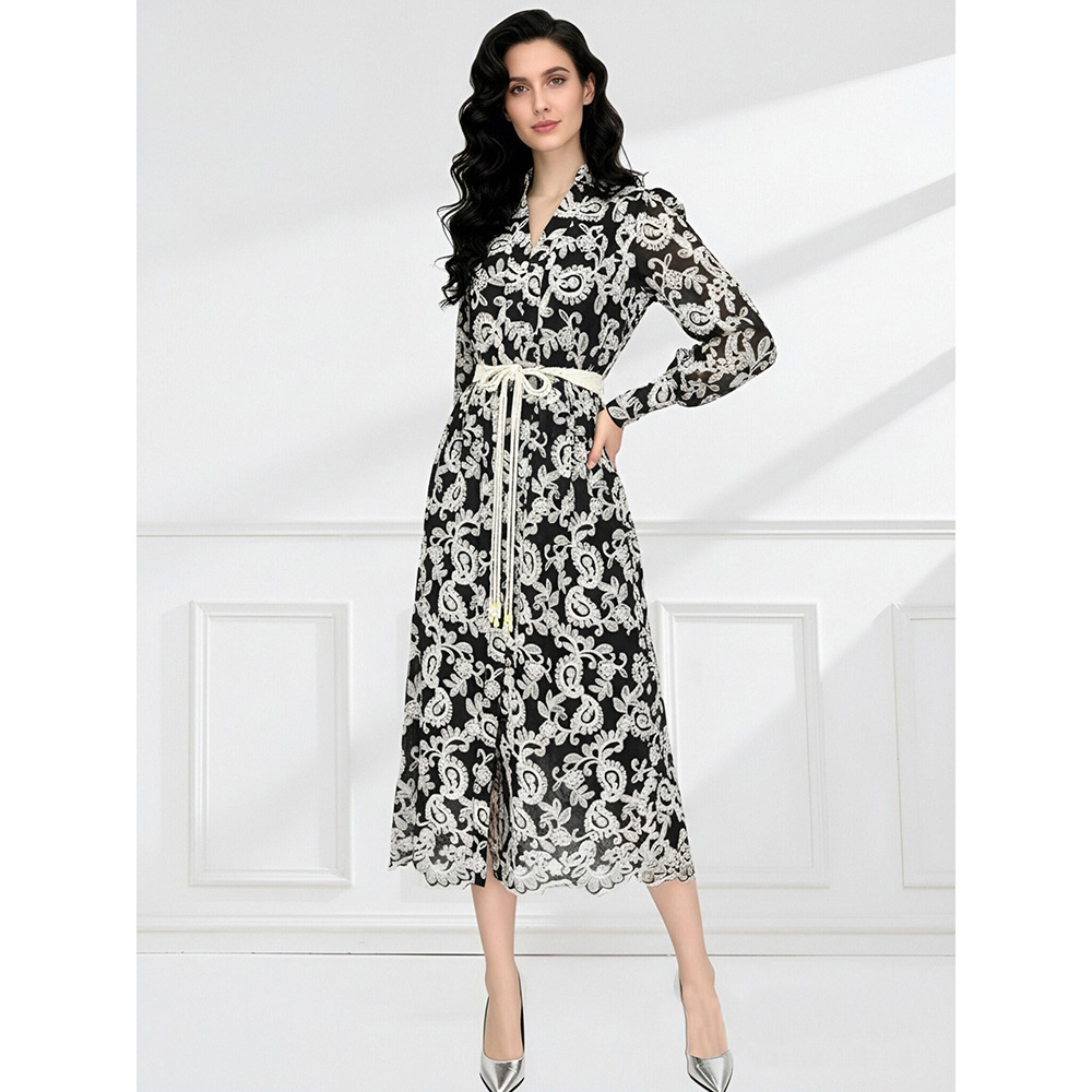 Embroidered frenum vacation V-neck lace spring dress