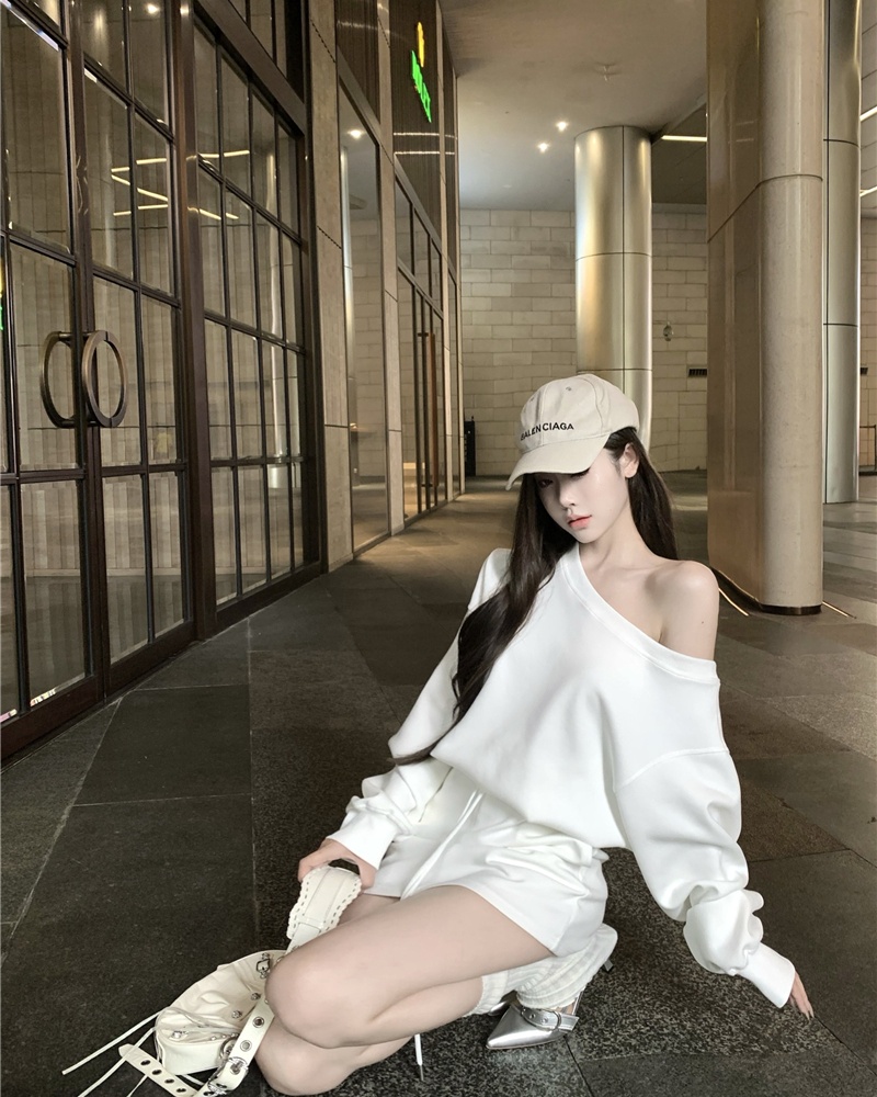 Sloping shoulder niche hoodie strapless tops for women