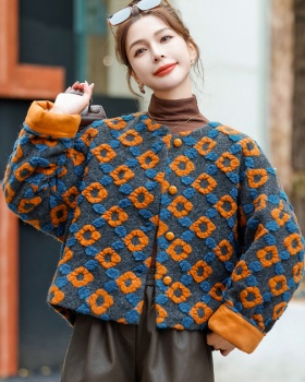 Liner stereoscopic mixed colors down coat for women