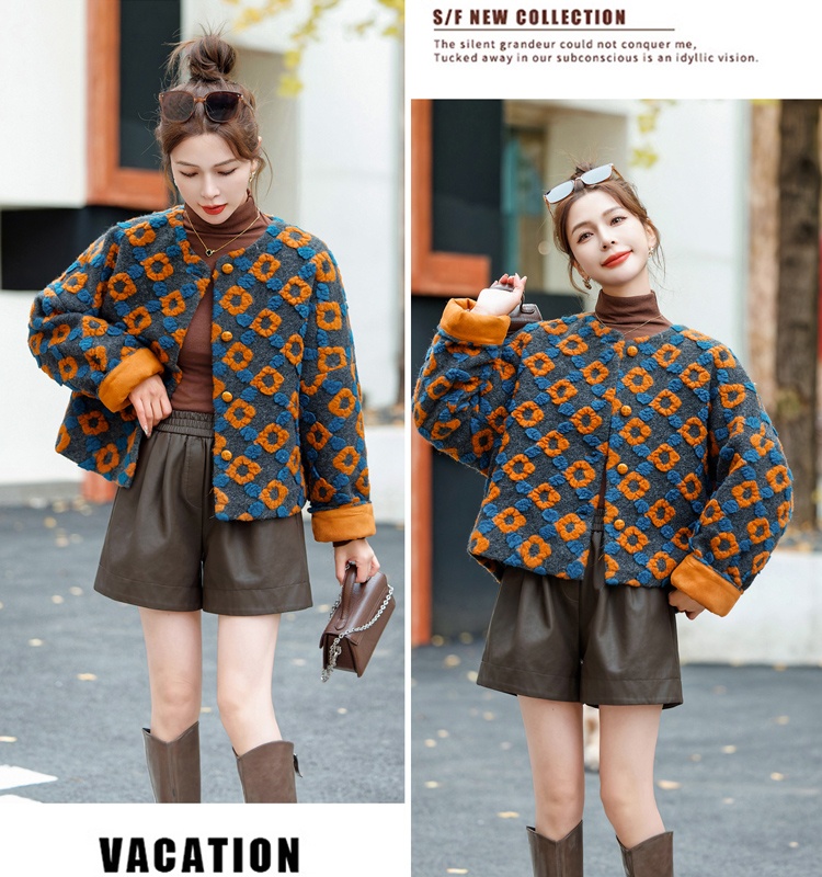 Liner stereoscopic mixed colors down coat for women