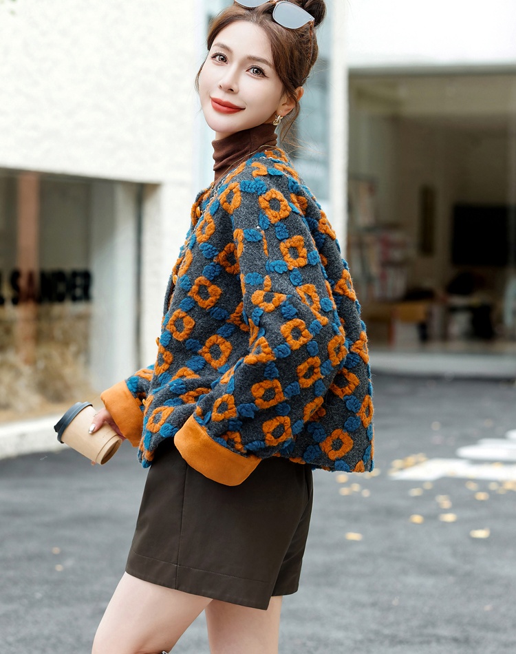 Liner stereoscopic mixed colors down coat for women