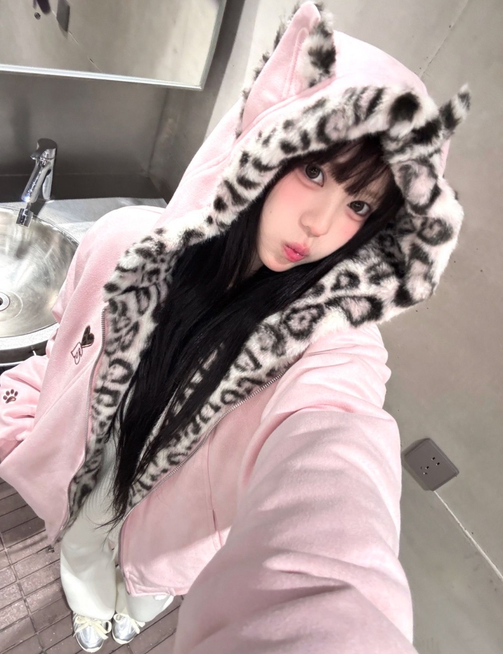 Suede hooded broadcloth coat for women