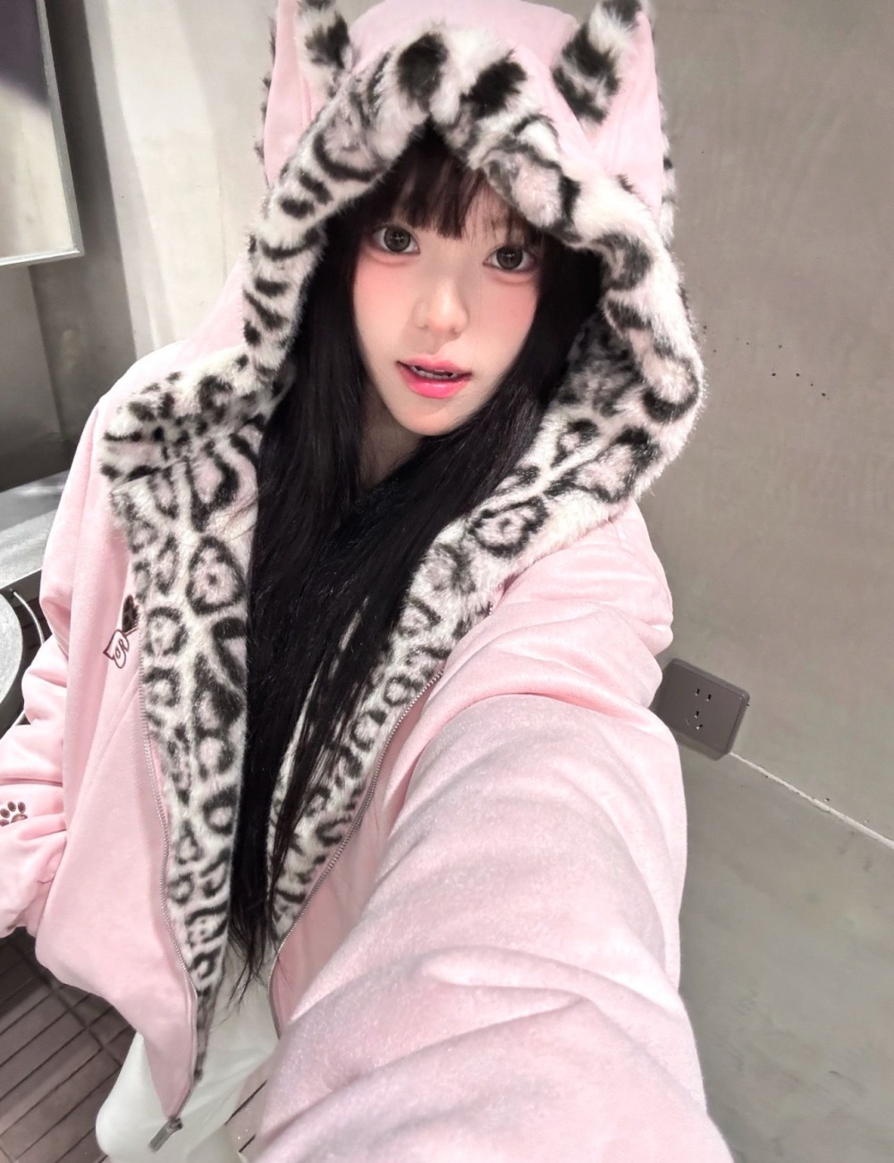 Suede hooded broadcloth coat for women