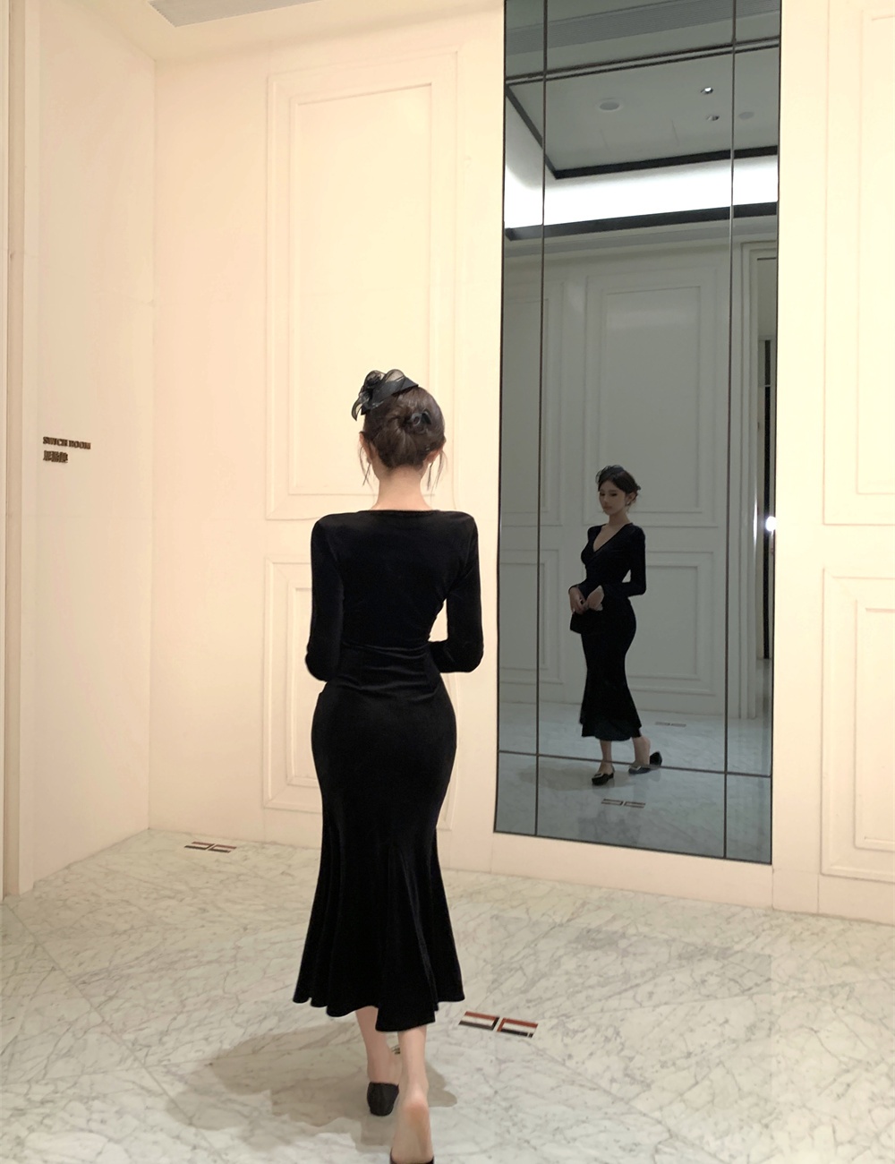 Velvet pinched waist autumn and winter slim V-neck dress