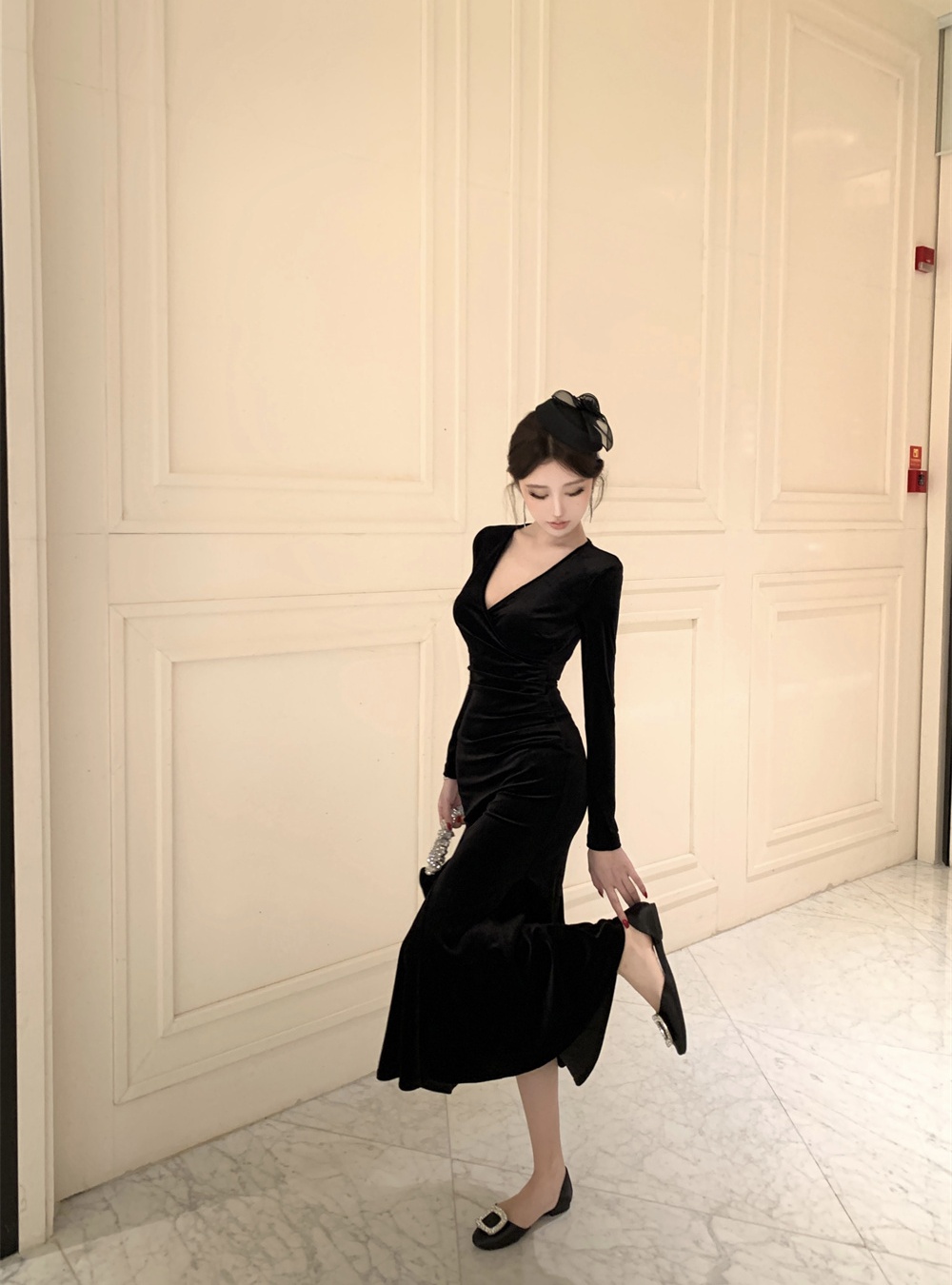 Velvet pinched waist autumn and winter slim V-neck dress