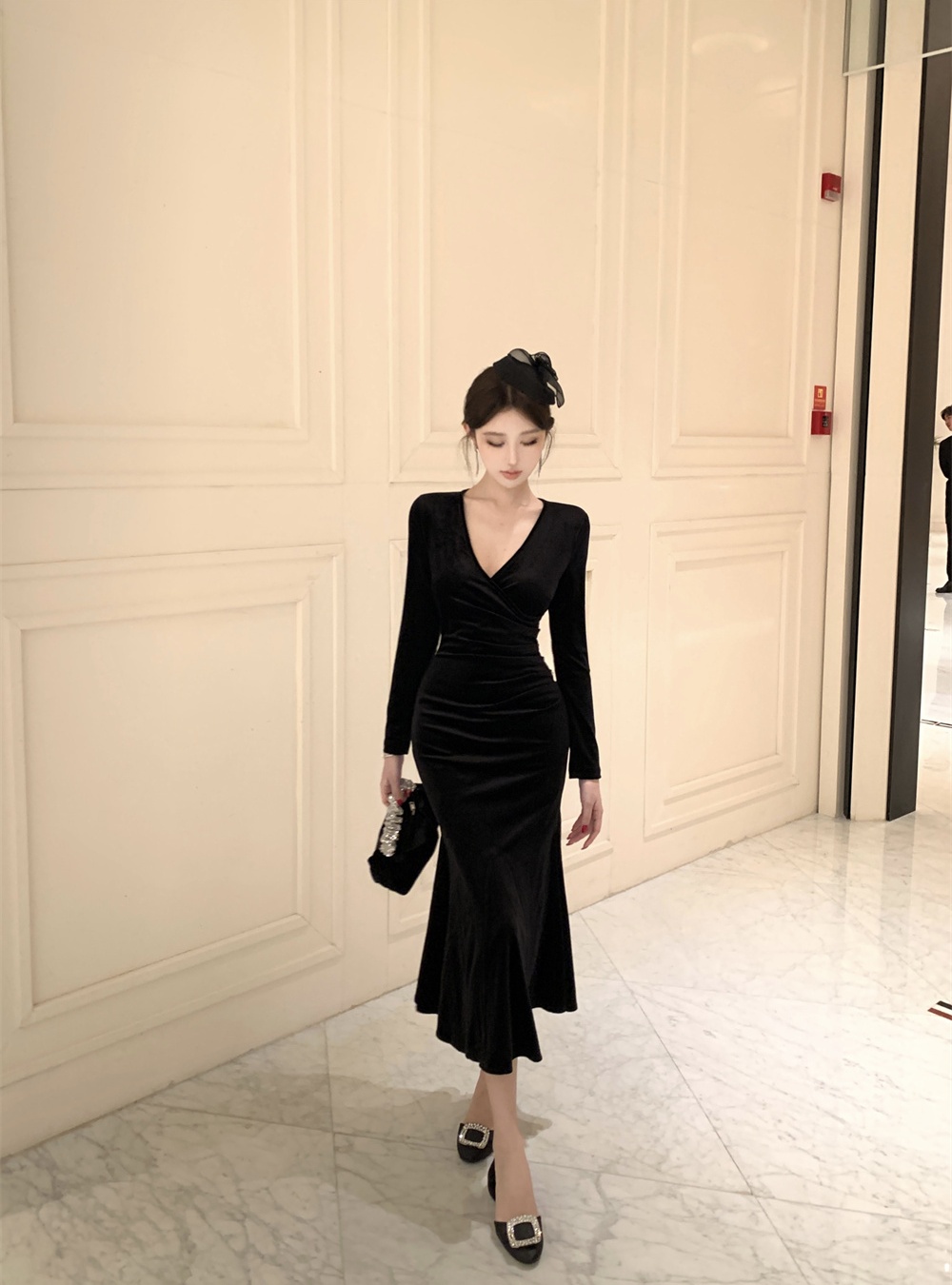 Velvet pinched waist autumn and winter slim V-neck dress