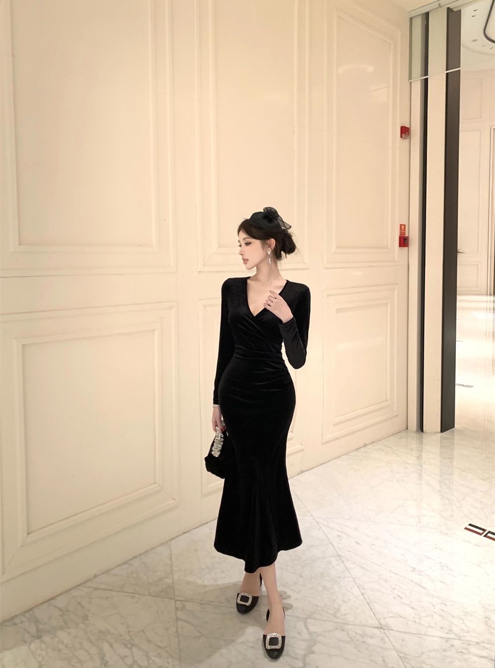 Velvet pinched waist autumn and winter slim V-neck dress