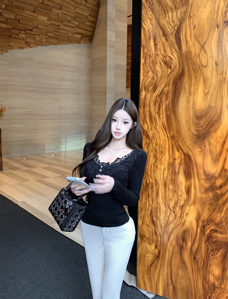 Inside the ride enticement V-neck knitted lace tops