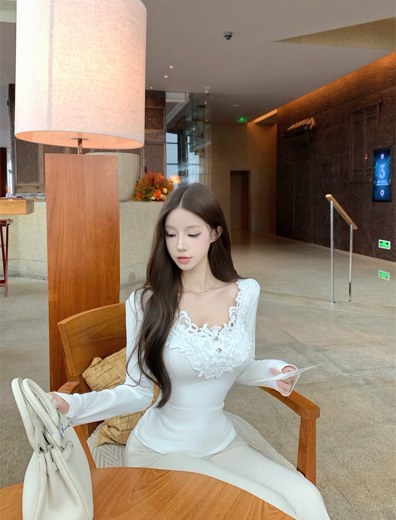 Inside the ride enticement V-neck knitted lace tops