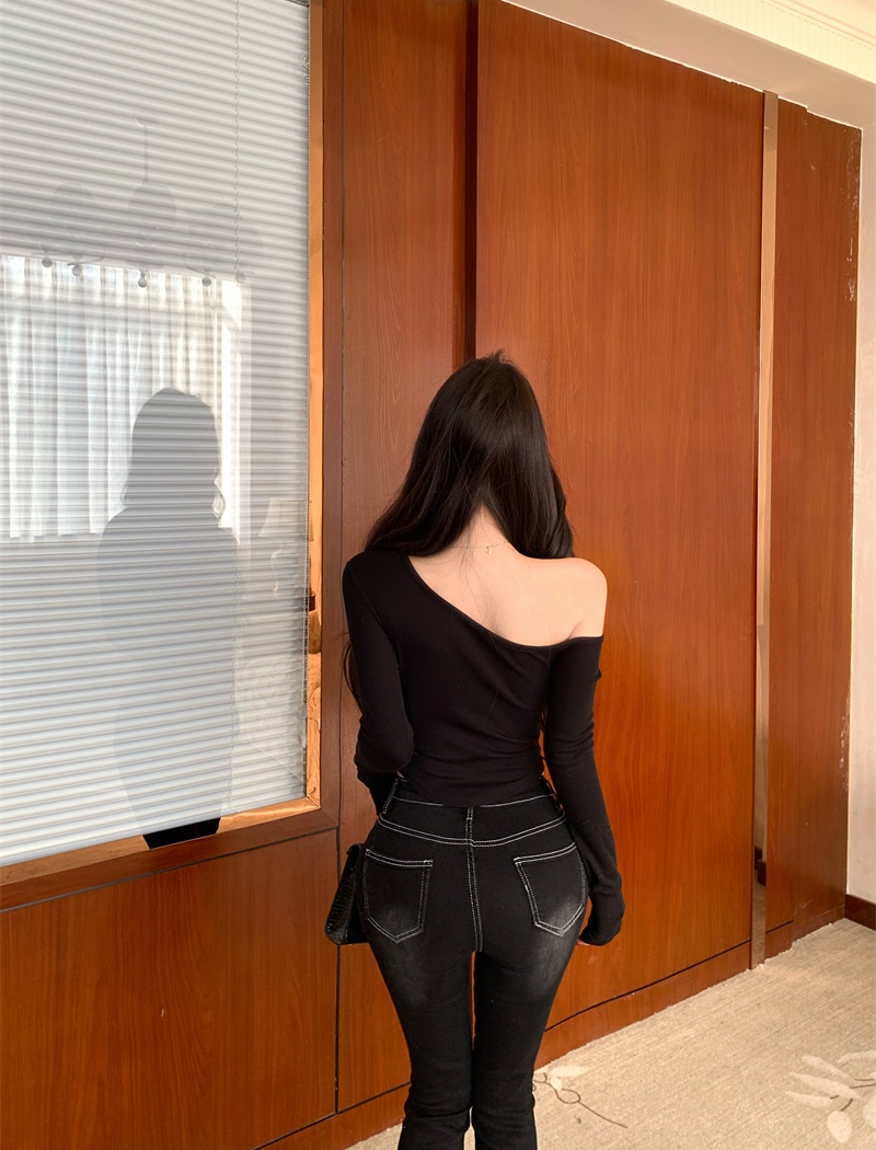 Long sleeve sexy bottoming sloping shoulder T-shirt