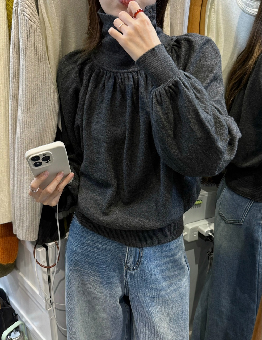 Slim high collar inside the ride sweater for women