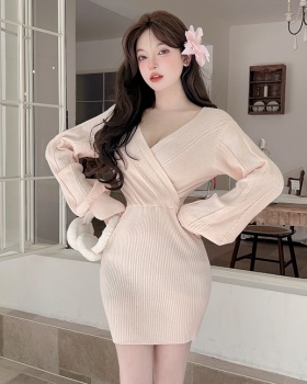 Flat shoulder knitted long sleeve autumn and winter dress