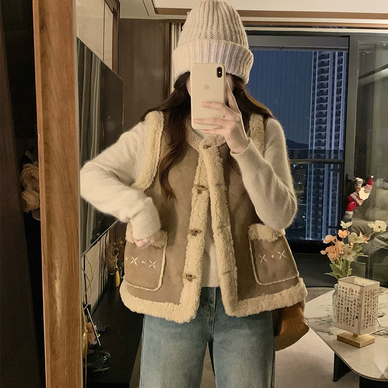 Wear winter coat imitation of suede ireland waistcoat