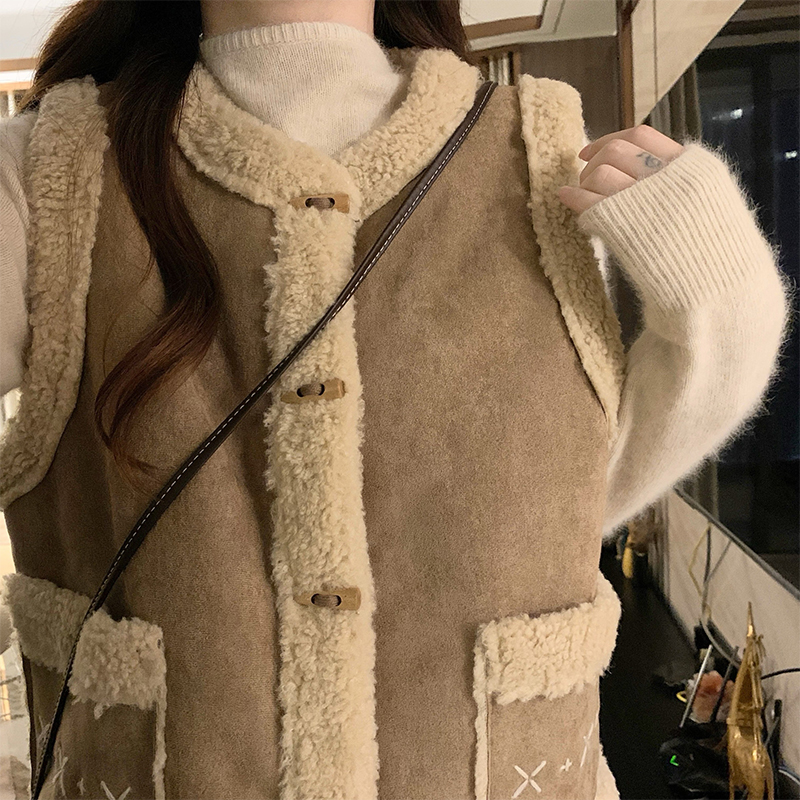 Wear winter coat imitation of suede ireland waistcoat