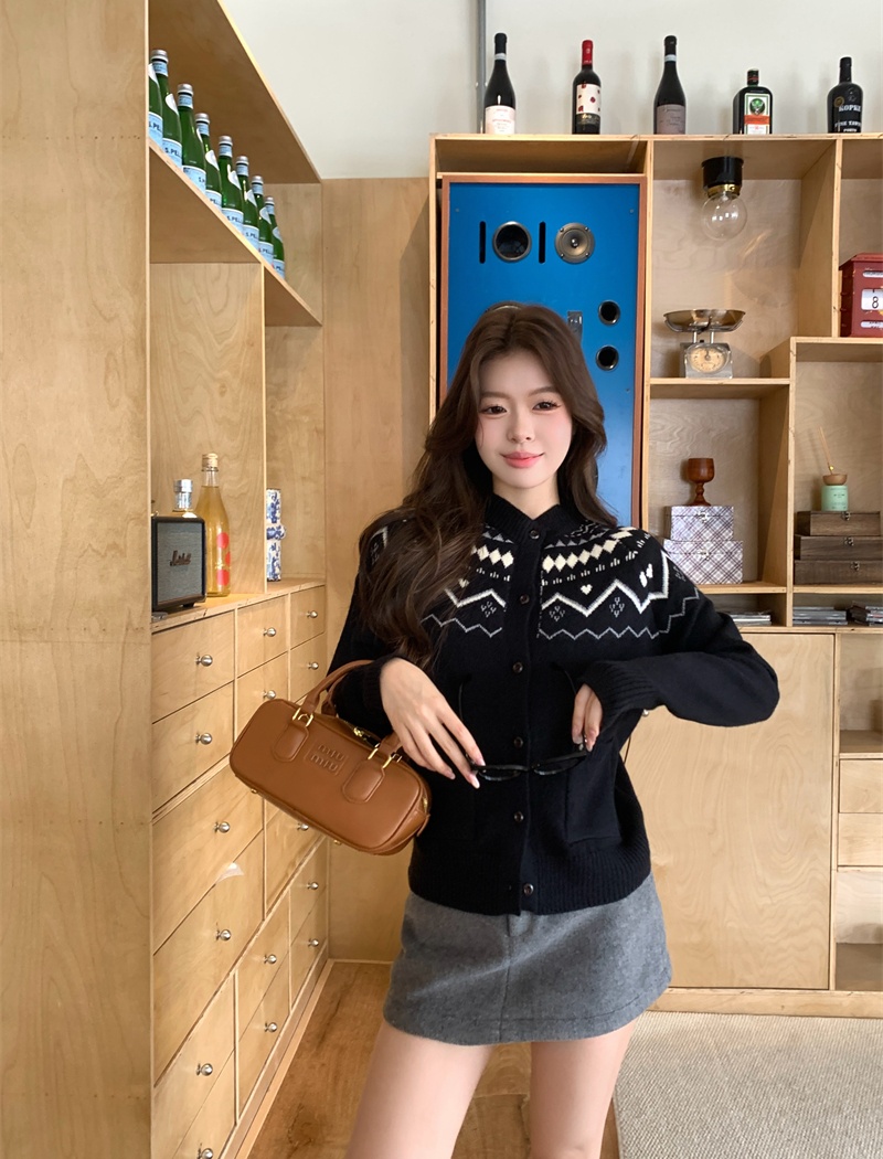 Slim round neck cardigan jacquard sweater for women